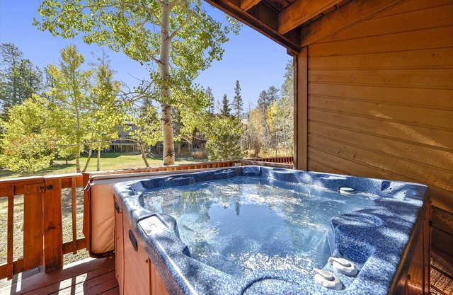 3 bedrooms in Frisco, sleeps 10! Private hot tub!