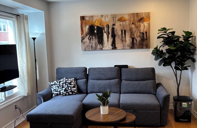 3 Bedrooms Markham Private HOME w Parking 3-6Guests