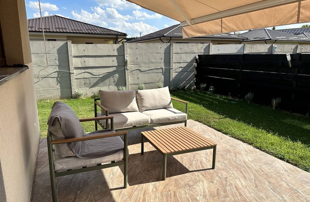 3 Bedrooms Villa, 2 parking spaces, office and kitchen, near Therme