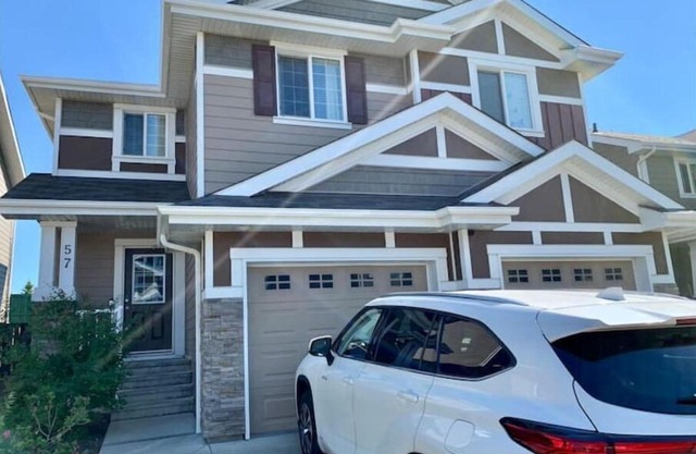 3 BHK+2.5BATH Luxury Home in Sherwood Park