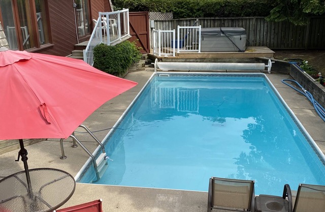 3 BR house, detached, private pool, hottub, sauna, Collingwood, Blue Mountains