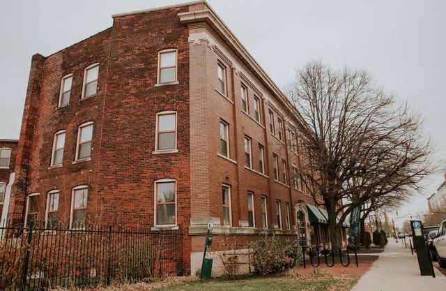 3 Combined Apartments Near Lucas Oil Stadiom