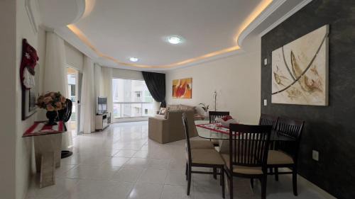 3 dorms com vista a 250 mts do mar no centro da Meia Praia Itapema