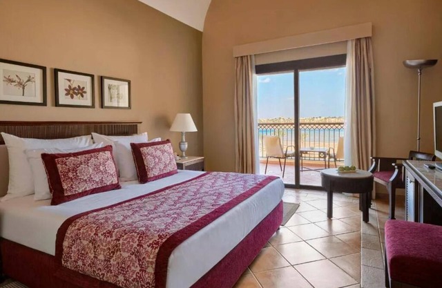 3 Family Rooms w/Seaview l Spa, Diving Spots, Pools & Kids’ Club Fun