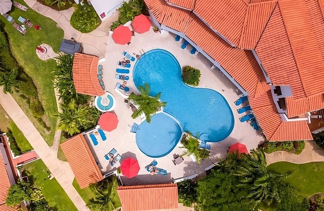 3 Garden Suites Close to Maycocks Bay and Mahogany Bay! Outdoor Pool, Parking!