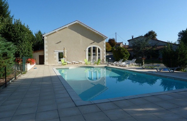 3 Gîtes and Mobilhome for 28 people