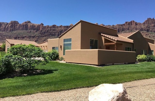 3 KING BEDS Highest rated Moab Rim Village S1 - Blue Coyote Hideaway 5 stars!