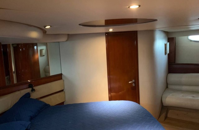 3 luxury bedrooms with 2 bathrooms with shower included, good location.