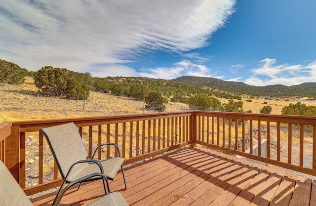 3 Mi to Trails: Secluded Eagar Cabin w/Mtn Views!