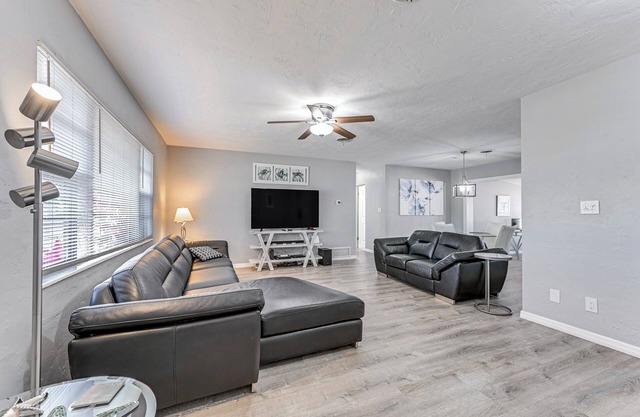 3 Mi to Venice Beach: Pet-Friendly Home w/Yard