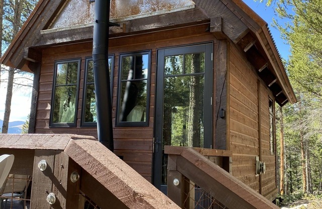 3 MILES FROM SKI COOPER - COZY CABIN SLEEPS 4!