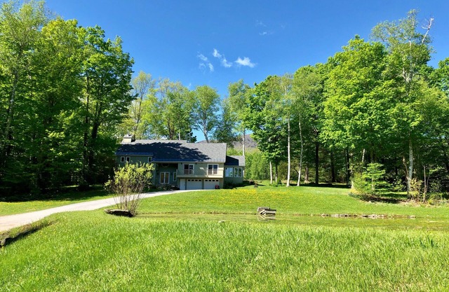 3 minute drive to the heart of Manchester! Peaceful 5 bedroom home on 5 acres.