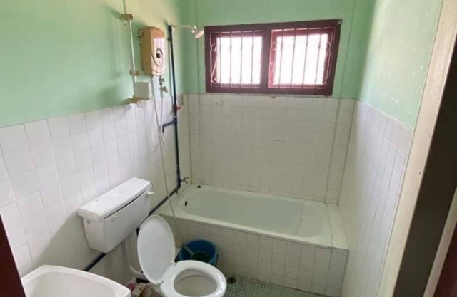 3 minutes to Lahad Datu Airport, few minutes to Fajar Centre and Lahad Datu City