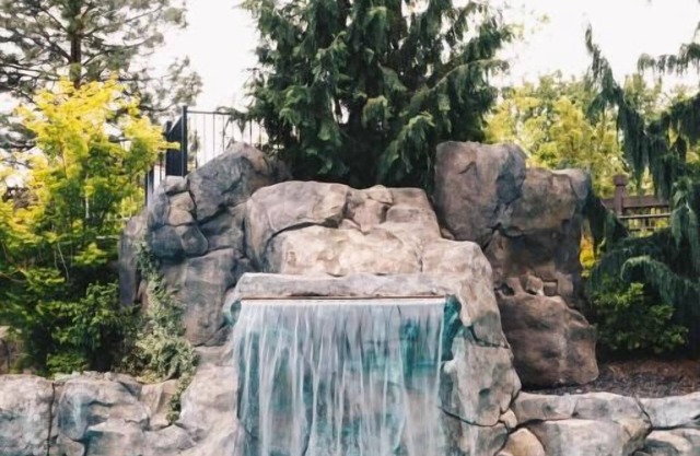 3 Posh Units! Short Drive to Mobius Children's Museum, Pet-Friendly