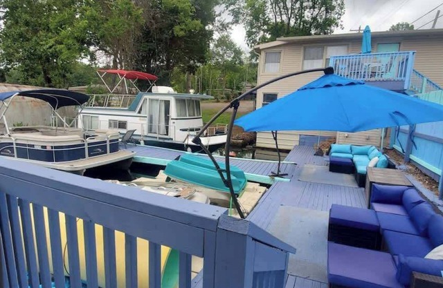 #3 Right on the Lake! Boats & Kayaks available!