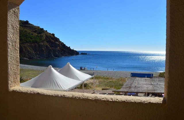 3-room apartment, sleeps 6, with parking in Cerbère