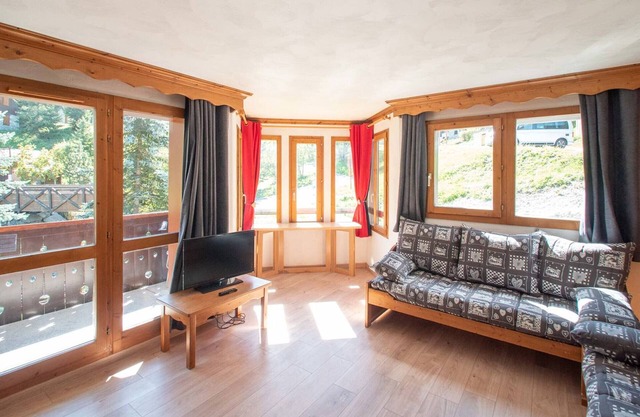 3-room apartment with balcony, pets allowed, parking. 7 beds, Hameau de la Forêt