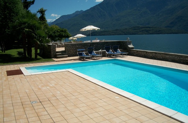 3-room apartment with pool, terrace, sunbathing area and lake access