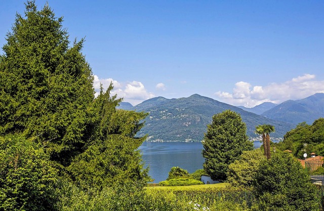 3-room house with large terrace, balcony and nice lake and mountain view