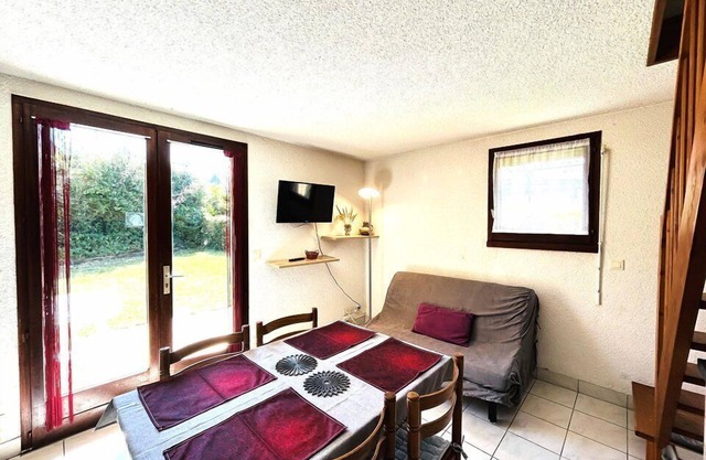 3-room maisonette for 4 pax with shared swimming pool in residence