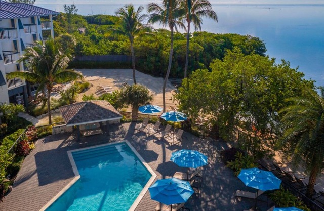 3 Rooms w/Queen Beds, Balcony, 3 Outdoor Pools, Free Parking & Pet Friendly
