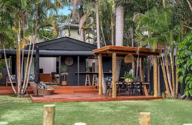 3 Salty Sisters - Are you looking for the perfect Byron Bay beach getaway?