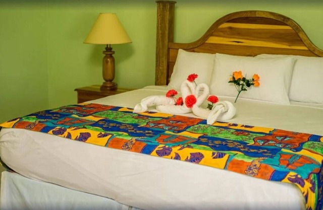 3+ Standard Double 2, 1 Queen Bed, Garden View