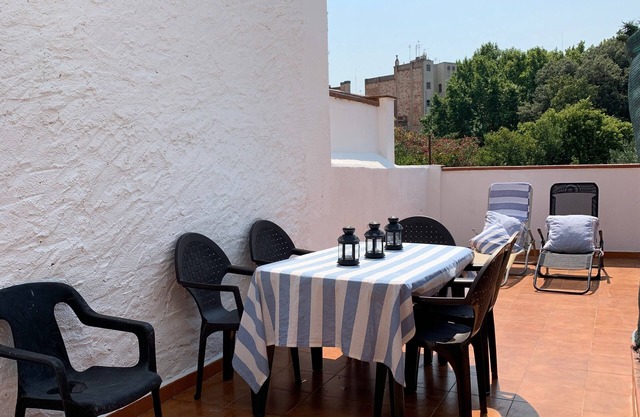 3-storey apartment in the center of Figueres. 500 meters from the Dali Museum.