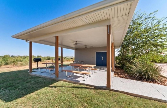 3 Units | Pleasanton, TX Stay with Kitchen