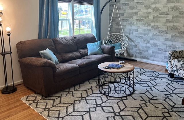 30+ day rental~Prime Location- 2 miles to Cville Downtown Mall, 1 mile to UVA!