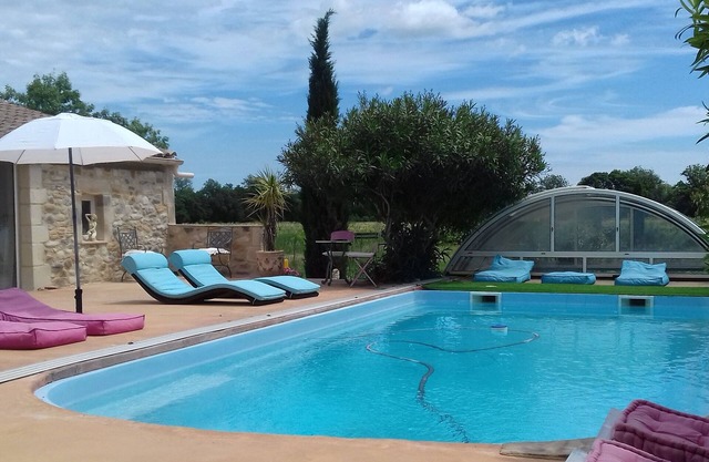 30 m2 studio with separate bedroom in quiet area.