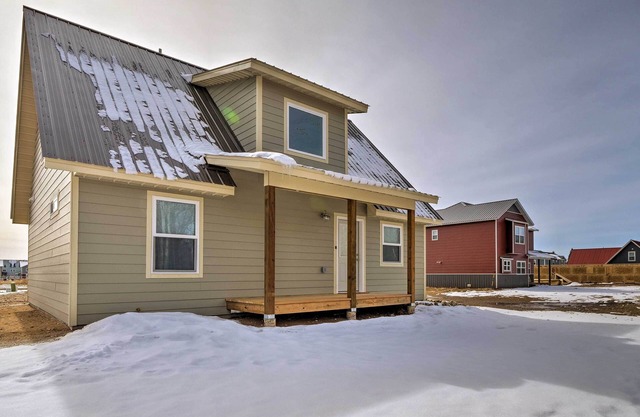 30 Mi to Crested Butte: Dog-Friendly Home By River