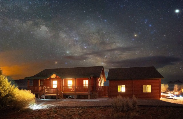 ★30 mins to Zion★Two Cabins w/Game Room★Bryce/Lake Powell/Grand Canyon