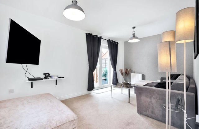 ♠️30% OFF 28+ nights stays - 3bed House close to City Centre-Parking/Garden♠️