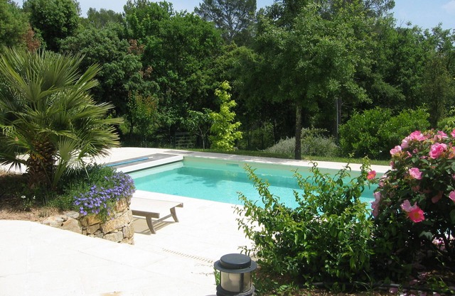 300 sq feet apartment (2 rooms) for 2-3 persons, swimming pool, garden, quiet