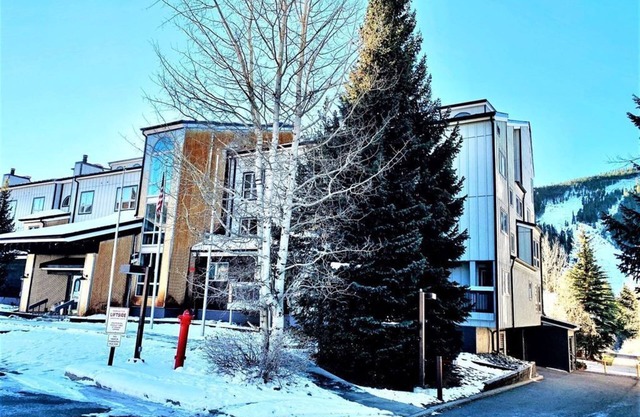 300 yards to Peru lift @ Keystone, sleeps 6, spacious end unit condo