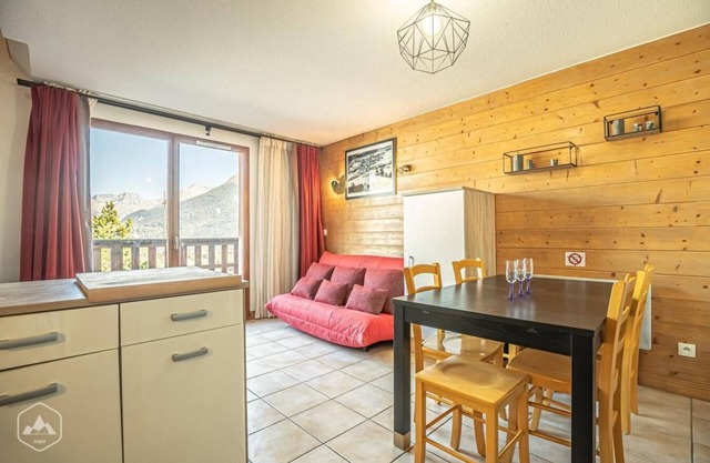 300m from resort center, 1st floor, balcony, tv, ski locker, 36m², Aussois