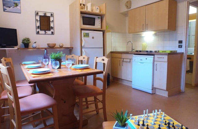 300m from resort center, swimming pool, parking, tv, ski locker, 36m², Lélex