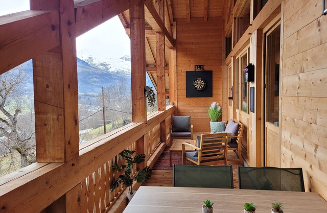 300m2 mountain chalet with 6 bedrooms, fireplace, billiard table, close to ski resorts