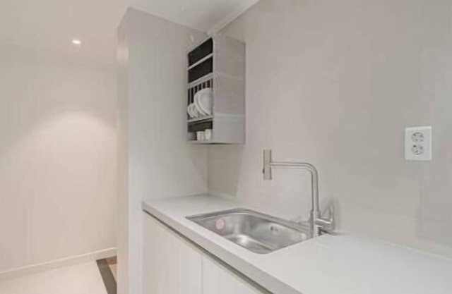 302 Apgujeong 2nd, 1-Bed Room 1 Bath Queen-bed