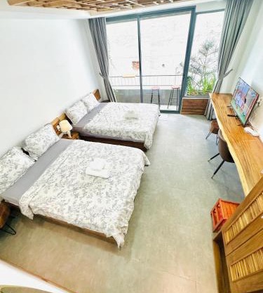 306MSNK Luxe Twin Studio l Balcony & Kitchen