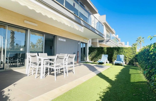 3077 RES AZAHAR GARDEN