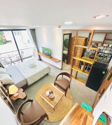 307MSNK Luxe Studio l Balcony & Kitchen