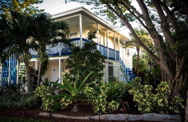 323 Canal Rd - Siesta Key Village Condo
