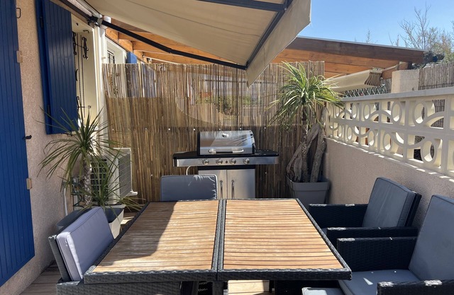 35 m2 air-conditioned house with 2 bedrooms and beautiful terrace 100 m from the beach