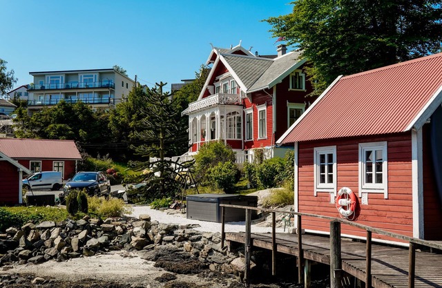 "350" - Beautiful and cozy apartment with charm in historic villa by the sea.