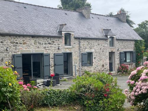 351 - Authentique longère près de la côte