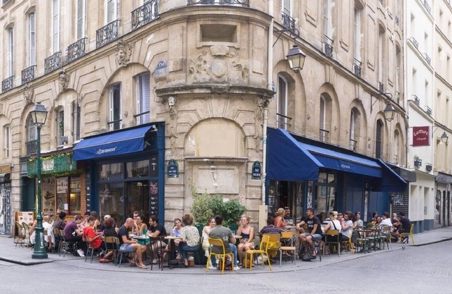 370M²-EXPERIENCE THE ESSENCE OF PARISIAN LIVING IN THIS LUXURIOUS DUPLEX- 6 BED