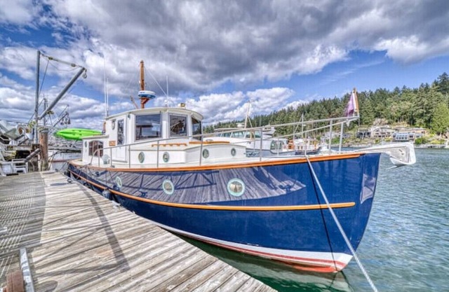 38' Yacht equipped with luxury and kayaks!nn