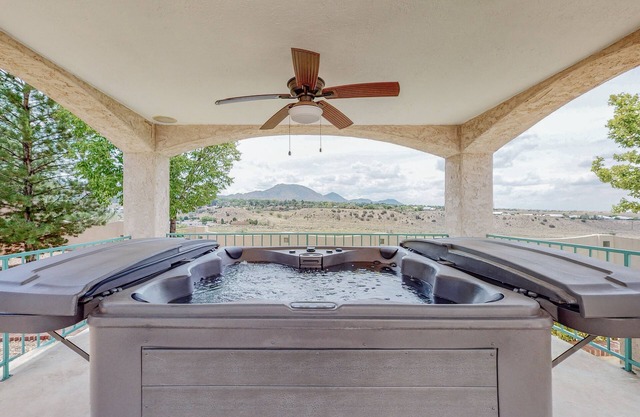 🌄3800ft Modern Retreat ♨️Hot Tub♨️ Pool Table🧳Sleeps 18🌄Mtn Views